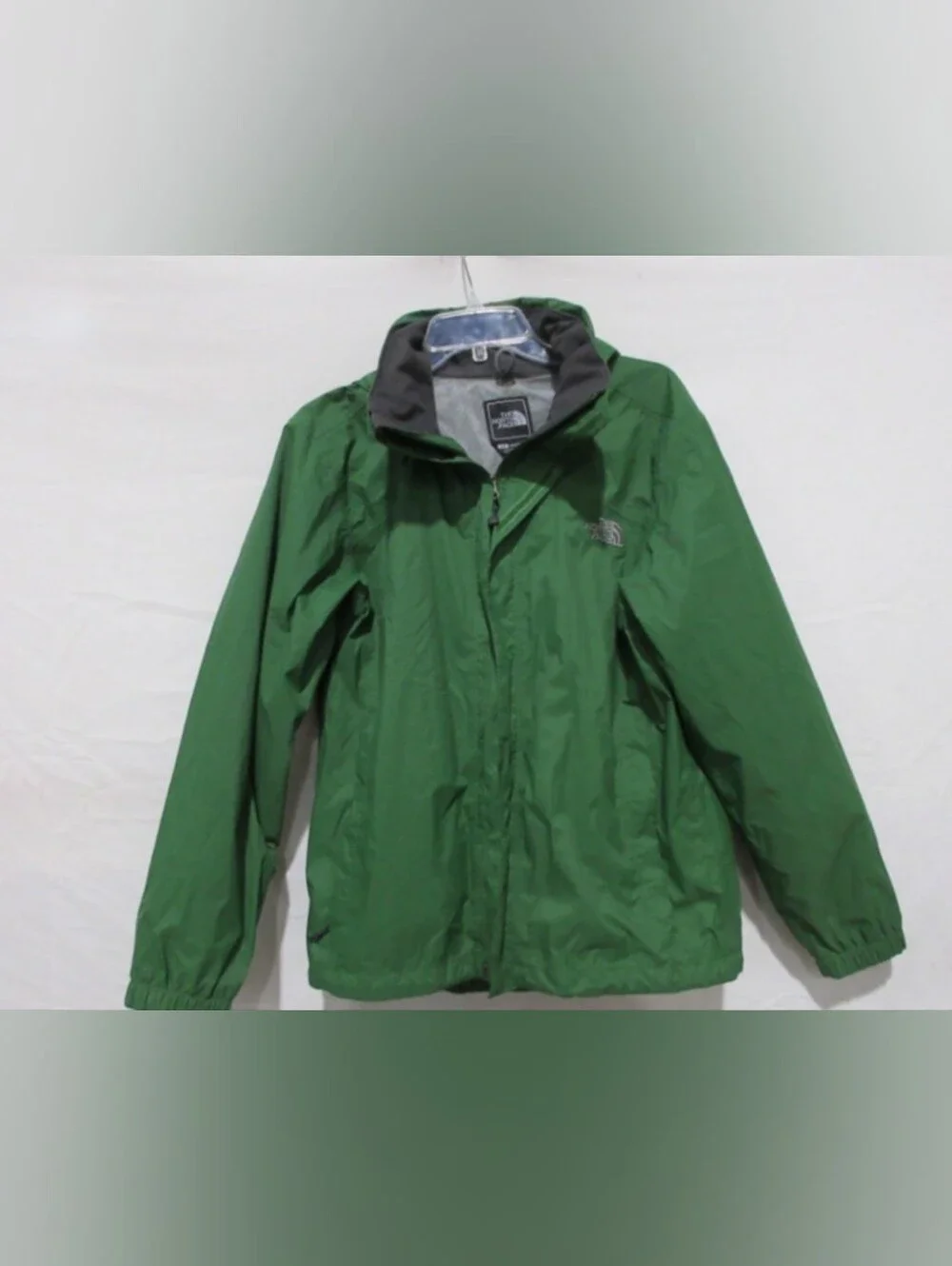 The North Face Resolve Men’s Green Hooded Windbreaker Jacket Size S